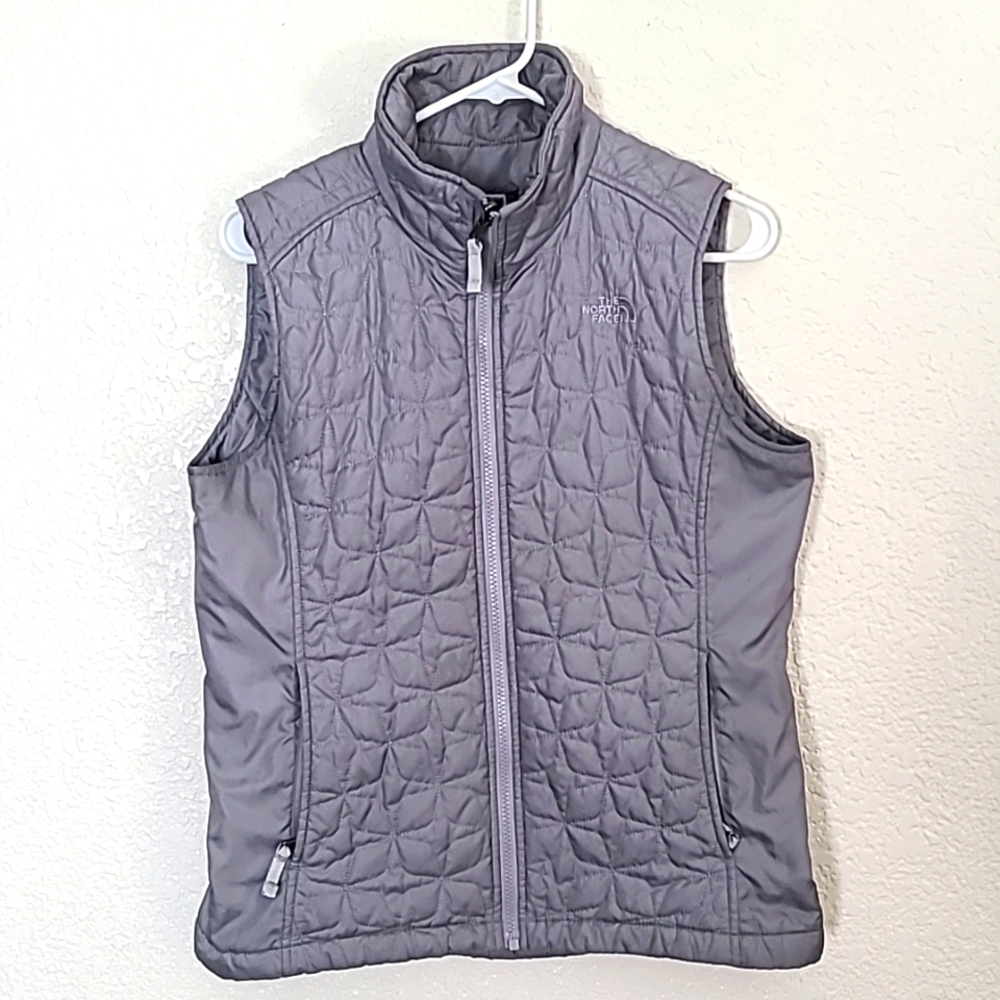 The North Face gray zip up vest,size M, EUC
